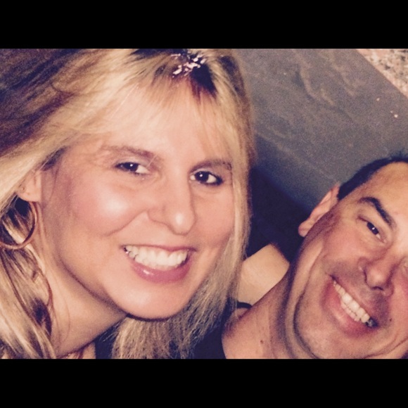 Meet your Posher, Sandy - Picture 1 of 4